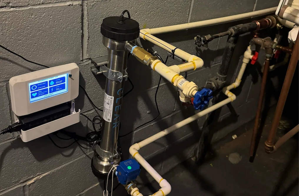 Remote monitoring readout for the New Jersey installation, showing live dose and lamp status
