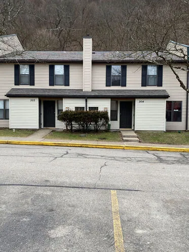 Exterior view of a low-rise block on the Pennsylvania garden-style property in Verona, PA