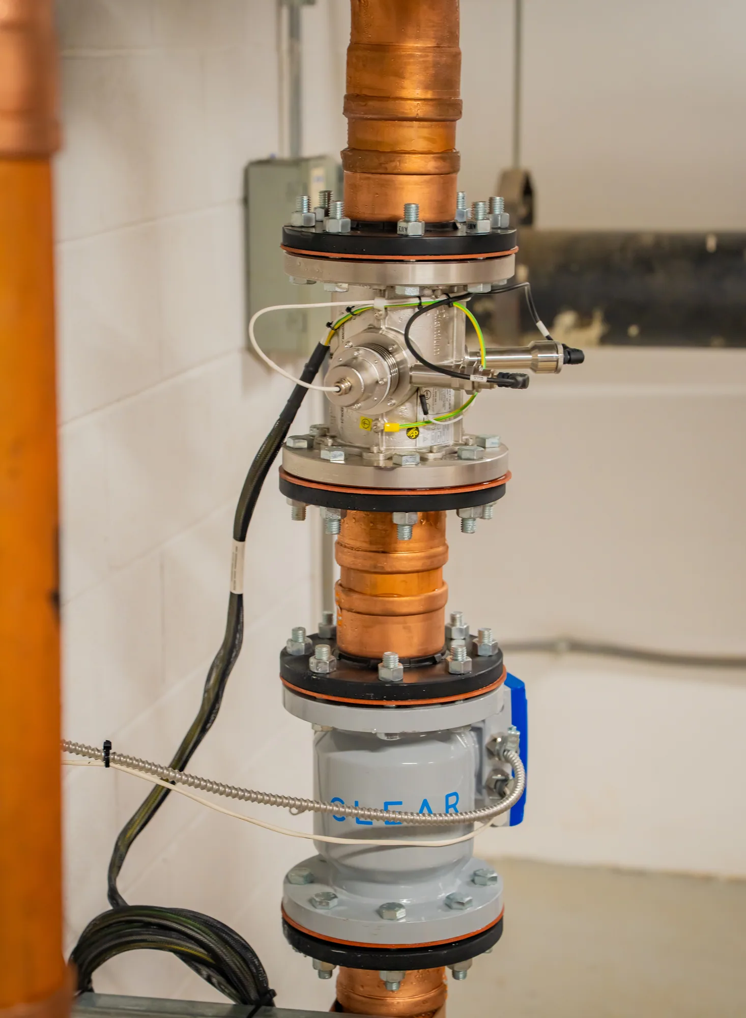 Close up of the HOD UV reactor above and the flow meter below, which regulates UV dose in real time against measured flow